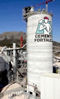 Local residents complain about tyre burning at Cementos Fortaleza plant in Hidalgo